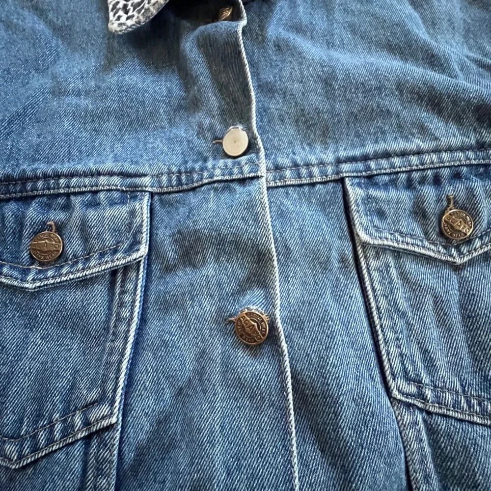 Women's Blue Denim Trucker Button Down Outdoor Jacket Size 2XL Animal Print